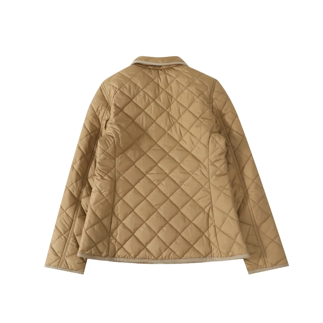 P350 #R53 Ralph Lauren Diamond Quilted Cotton Clothes Women's Tops Retro college style, classic diamond quilting, retro and warmth coexist. When delicate quilting stitches meet the three-dimensional diamond pattern, a warm cotton jacket with a college atmosphere. Exquisite details interpret autumn and winter textured outfits. 4-color versatile style, easy to control various occasions. Black classic｜Low-key high-end that never goes wrong Navy blue is calm | Quiet and intellectual temperament; Khaki is gentle | Creates a warm retro atmosphere; White is fresh | A touch of light halo in winter. Ingenuity is evident in the details, and the quality is at your fingertips. Customized metal buttons embellish the placket. Exquisite embroidery on the chest highlights the brand genes. 120g high-fill cotton is evenly filled. Commuting scene: Pair with straight trousers + loafers. Casual everyday: layered knitted skirt + short boots. College style: combination of jeans + canvas shoes. This winter, let the diamond pattern add elegance to you. Use a classic cotton coat to write your own retro fashion narrative. Color: Navy blue, black, white, khaki. Size: S M L XL. Bust: 107 111 115 119. Length: 65 66 67 68 Sleeve length: 64 64 64 64 Shoulder width: 42 43 44 45 S size: recommended within 100 catties M size: recommended within 120 catties L size: recommended within 140 catties XL size: recommended within 160 catties